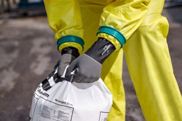 CHEMICAL RESISTANT GLOVES
